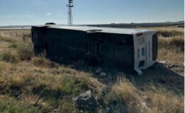 Şanlıurfa’da güne korkunç kazayla başladı! Yolcu otobüsü devrildi, yaralılar