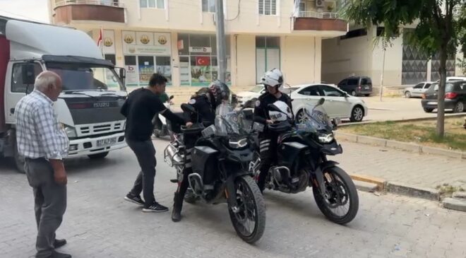 Şanlıurfa’nın Birecik İlçesinde Öğrencilere Motosikletli Polis Ekipleri Yardımcı Oldu