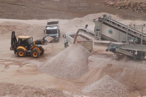 Haliliye Belediyesi 3 farklı çeşit malzeme üreten mucur şantiyesi kurdu