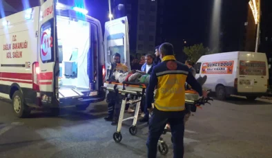 Urfa’da otomobilin çarptığı genç yol üstüne metrelerce sürükledi