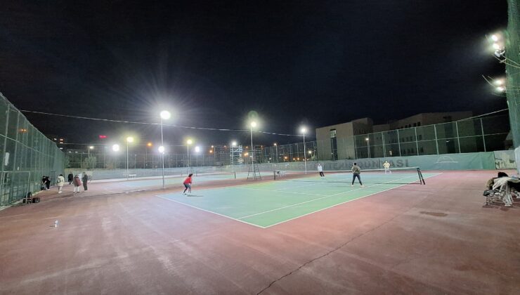 Tenis dünyası gece ışıklandırma sistemi yenilendi