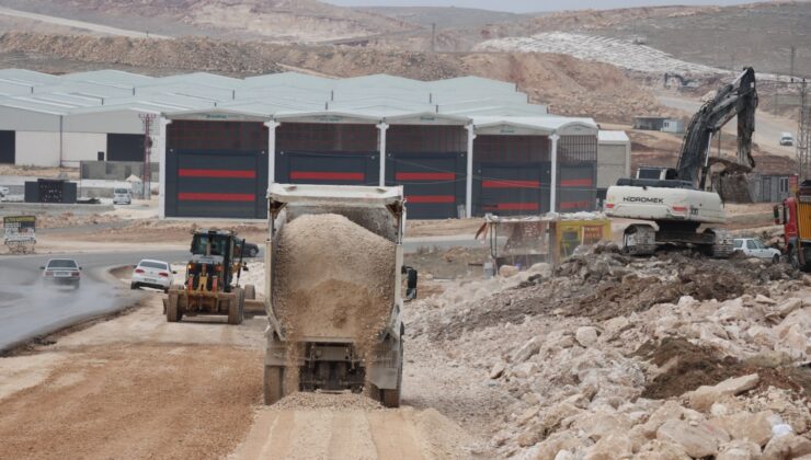 Büyükşehir Belediyesi,mobilyacılar ve gıda sitelerine ulaşımı kolaylaştırıldı