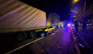 Şanlıurfa’da korkunç kaza: Otomobil tır’a saplandı!…