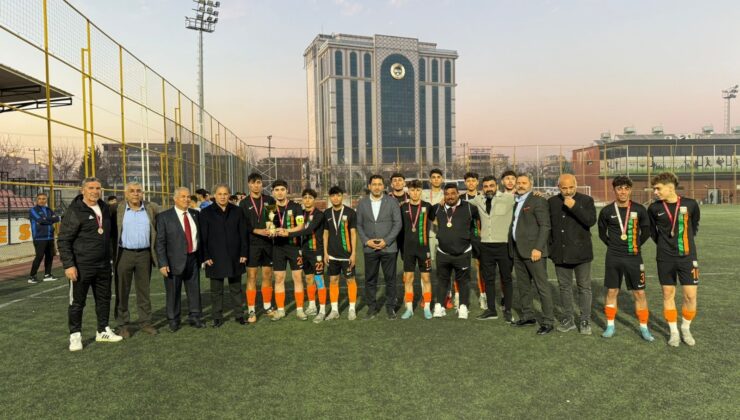 Şanlıurfa Büyükşehir Belediye spor u18 takımı ligi lider olarak kapattı