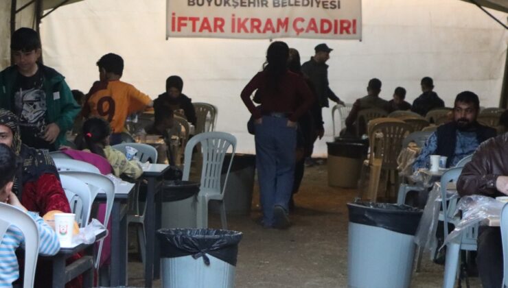 Büyükşehir Belediyesi, her gün binlerce vatandaşı iftar sofralarında buluşturuyor