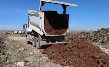 Büyükşehir Belediyesi, Viranşehir’in kırsal yollarını iyileştiriyor