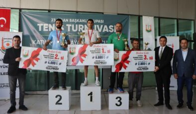 Başkanlık Kupası kort tenisi turnuvasında ödüller sahiplerini buldu
