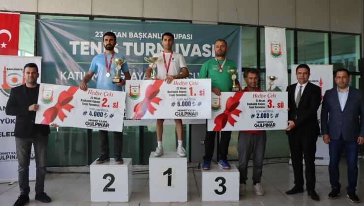 Başkanlık Kupası kort tenisi turnuvasında ödüller sahiplerini buldu
