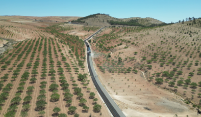 Birecik’te 8 km’lik grup yolunu sathi asfaltla kapladı